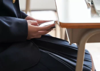 Telemóveis? Estudo reconhece dificuldade do controlo em escolas grandes