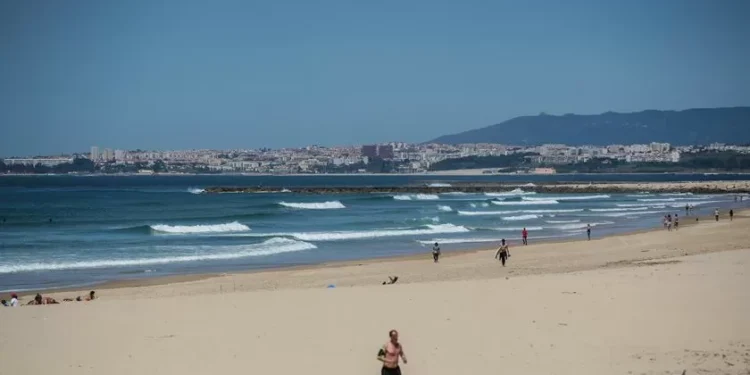 Corpo encontrado em bagageira de carro na Costa da Caparica
