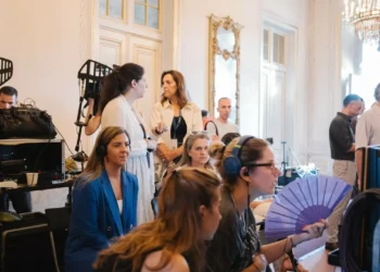 “Entusiasmo”. Ministra visita gravações da série ‘Marquesa de Alorna’