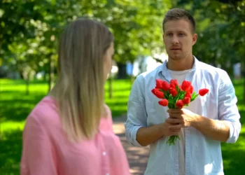 Mercúrio retrógrado traz de volta ex-parceiros para estes dois signos