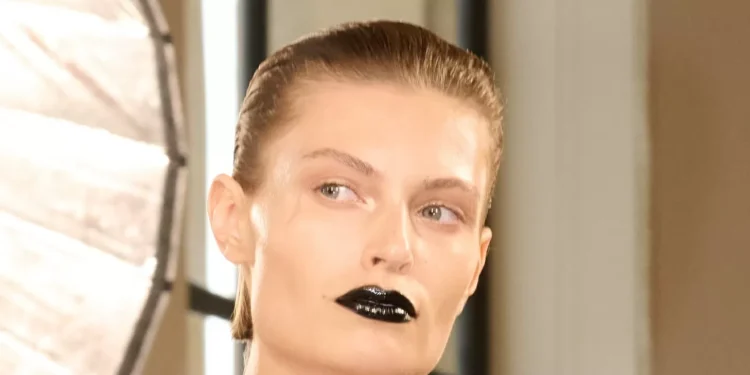 Beleza de impacto: como a alta-costura reinventou o visual do inverno 2025?