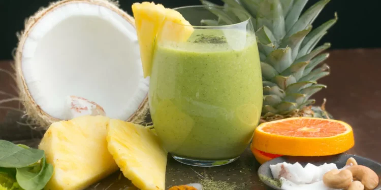 Aumente a sua energia com este smoothie refrescante de água de coco