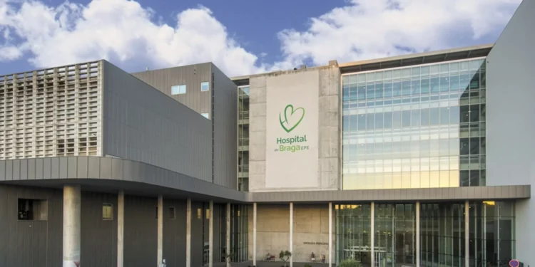 Hospital contratou empresa privada de diretor de serviço? OM quer saber