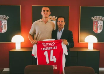 Braga contrata central internacional sueco ao Celtic