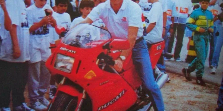 Rara moto criada em homenagem a Ayrton Senna em 2014 vai a leilão