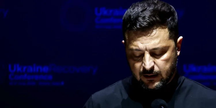 Ucrânia “acredita em Zelensky para liderar até ao fim”, mas “não ficará em silêncio”