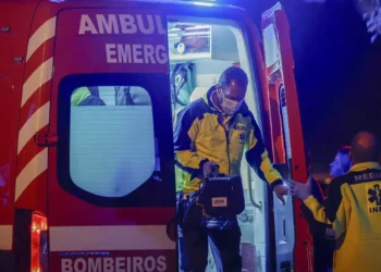 Bebé morre após nascer em ambulância a caminho do hospital