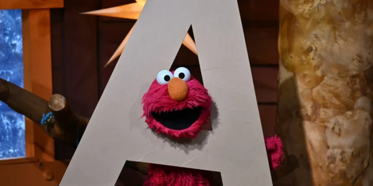 Elmo, da Rua Sésamo, foi alvo de hacking e fez ‘posts’ antissemitas no X