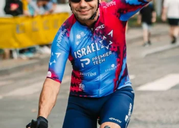 Luso-israelita pedala na Tour, meses após ser libertado pelo Hamas