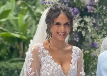 Influencer que só fez sexo após casamento conta como foi a primeira vez