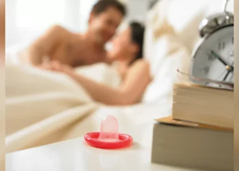 Vacilo perigoso: por que os jovens de hoje usam cada vez menos camisinha