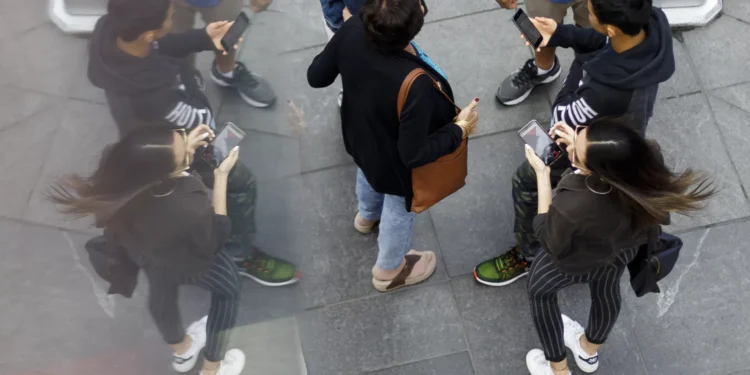 Governo aprova proibição do uso de telemóveis nas escolas até ao 6.º ano