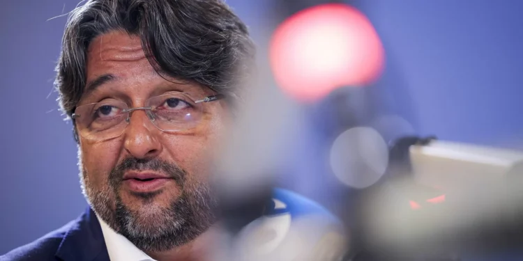 Câmara de Loures apresentou queixa contra “comercialização de barracas” no Talude