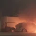 Fogo em carrinha e carro combatido por bombeiros em Marvila. As imagens