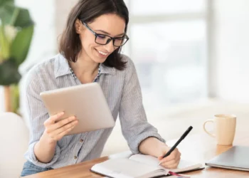 Dia Mundial do Canhoto. O porquê de algumas pessoas usarem a mão esquerda