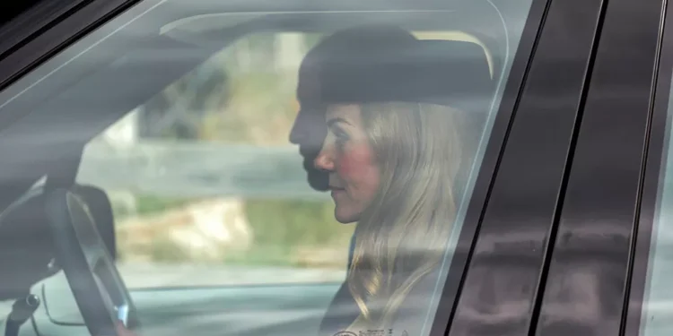 Mal entendido real: por que Kate Middleton foi confundida com a rainha Camilla?