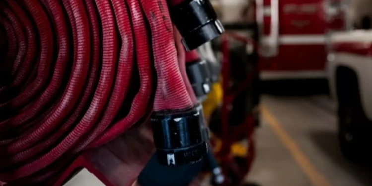 Dominado fogo em empresa de reciclagem em Vila Nova de Famalicão