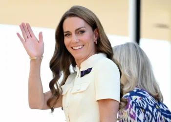 História de amor: o significado por trás do novo e deslumbrante conjunto de anéis de Kate Middleton