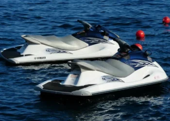 Pai morre e filha fica ferida após colisão de motas de água no Rio Douro