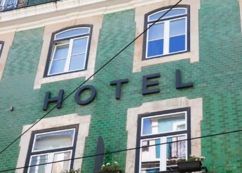 Mais de 10 mil hotéis europeus processam Booking.com por práticas “abusivas”