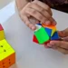 Cubo mágico: Portugal recebe competição com provas de velocidade e só com uma mão