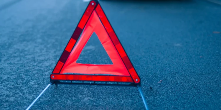 Dois feridos graves após colisão na CREL. Trânsito cortado no Zambujal