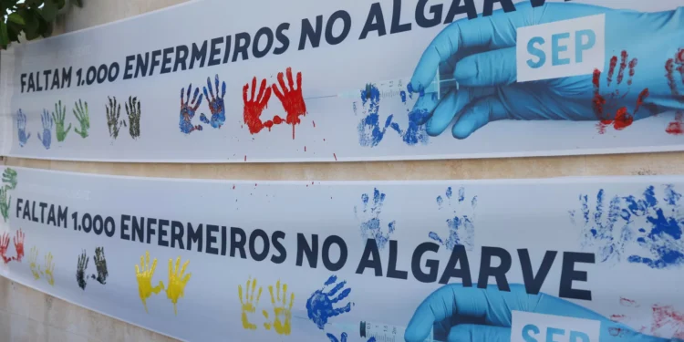 Médicos, enfermeiros e profissionais da saúde no Algarve em greve