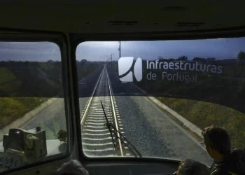 Dois acidentes em passagens de nível fazem um morto e dois feridos