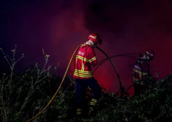 Combate ao fogo decorre favoravelmente em Chaves