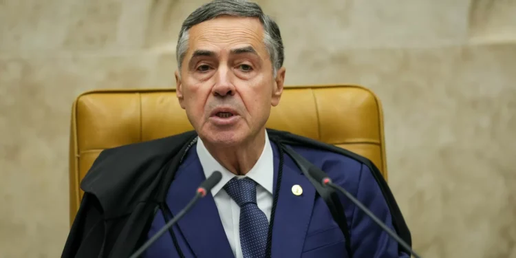 Barroso diz que STF deve avaliar reação contra sanções dos EUA