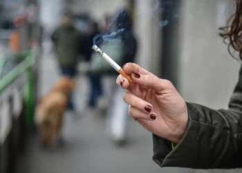 Crianças perdem anos de vida por causa do fumo passivo, alerta estudo