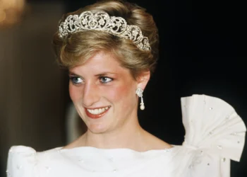 Conheça os objetos escolhidos pela Princesa Diana para representar a década de 1990