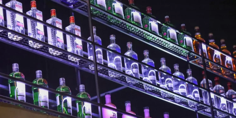 País tem 29 casos confirmados de intoxicação por metanol, diz governo