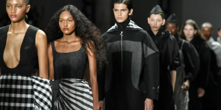 As tendências do São Paulo Fashion Week para o verão 2026 (e como usar…)
