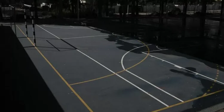 Confirmado despedimento de professor que entrava nos balneários femininos