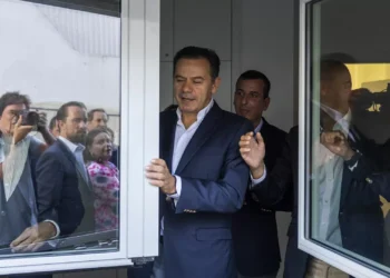 Montenegro vê “ressurgimento das barracas” nos concelhos PS e PCP