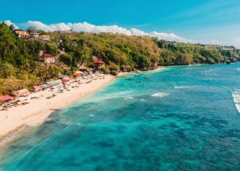 O sonho virou pesadelo: os impactos do movimento sem controle de visitantes em Bali