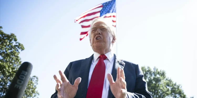 Israel e Hamas aceitam primeira fase de plano de paz de Trump