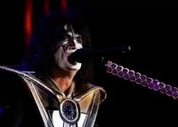 Morreu Ace Frehley, guitarrista dos Kiss e “soldado do rock”