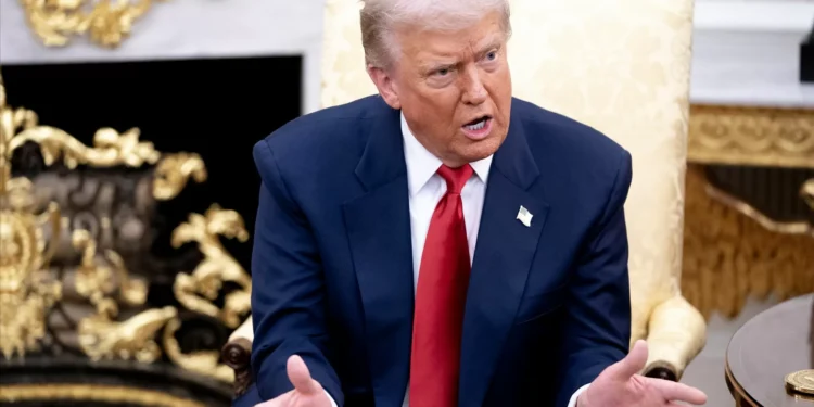 “Não tem as cartas”: Trump pressiona Zelensky a aceitar plano de paz