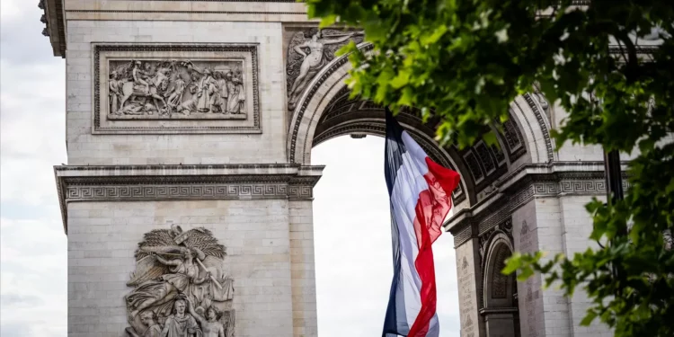 Três pessoas detidas em Paris sob suspeita de espionagem para a Rússia