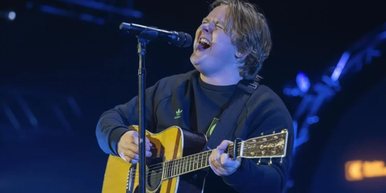 Lewis Capaldi regressa a Portugal com concerto na Figueira da Foz
