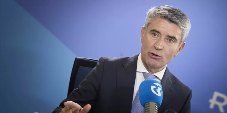 Carneiro exige “cabais esclarecimentos” do PGR sobre escutas de Costa