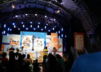 Criações digitais de artistas negros são exibidas em telões no Rio