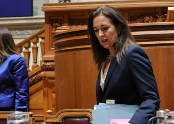 Governo admite que aumento do número de presos dificulta encerramento da cadeia de Lisboa