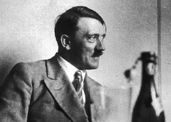 Hitler tinha micropênis? Documentário revela condição genética do ditador