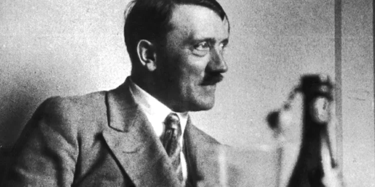 Hitler tinha micropênis? Documentário revela condição genética do ditador