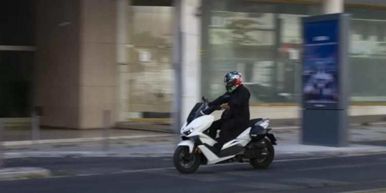 Motociclista de 43 anos morre em colisão com ligeiro em Vila Nova de Famalicão