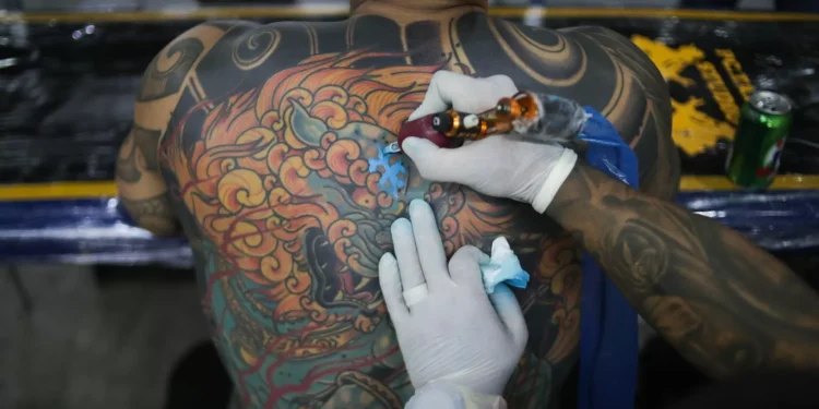Tatuagens prejudicam sistema imunitário, diz estudo