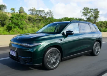 “Smartphone sobre rodas”: testamos o C10, que marca estreia da Leapmotor